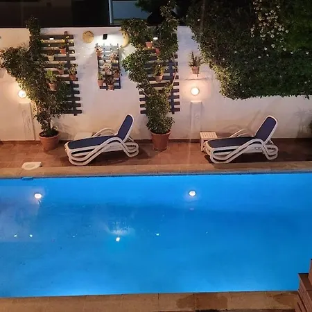 GRAN ADOSADO CON PISCINA PRIVADA en ZONA MUY TRANQUILA-2